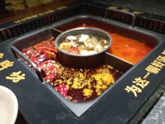 -老牌坊云南鱼豆花火锅(哈西万达店)