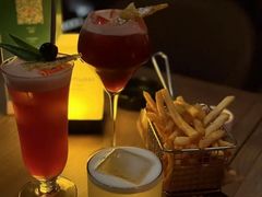 -FOUR PLAY BAR