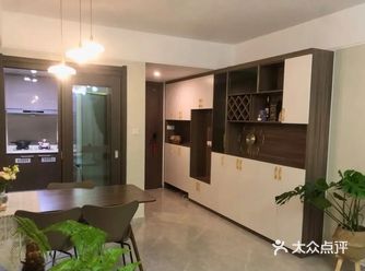 这样常见的两室户型还带阳台花园，真的很不错，准备入住了