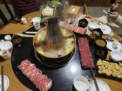 -果松木炭酸菜铜火锅·外婆参鸡汤