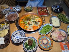 -洱火云南酸菜牛肉火锅(石景山当代商城店)