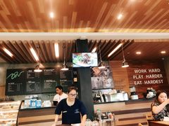 -Chom Cafe and Restaurant