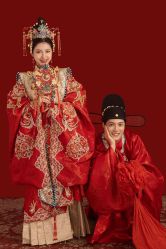 点击看大图 -挪娅婚纱摄影皇家会所