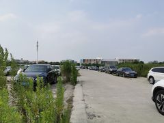 -奥特莱斯停车场