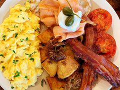 -ROAST coffee & eatery