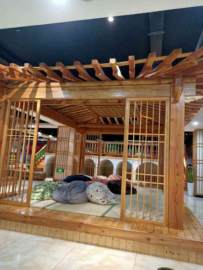 九天银河(松江店)-"这个店铺是十几年老店铺了,重新装修过,特.