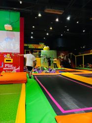 -蹦蹦跳跳(新奥购物中心店)