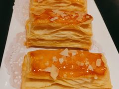 榴莲酥-高第街56号港式餐厅·精选(世茂广场宽厚里大明湖店)