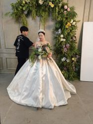 -喜爱高定婚纱摄影