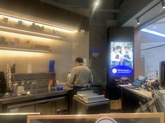 -瑞幸咖啡(岳家嘴地铁站店)