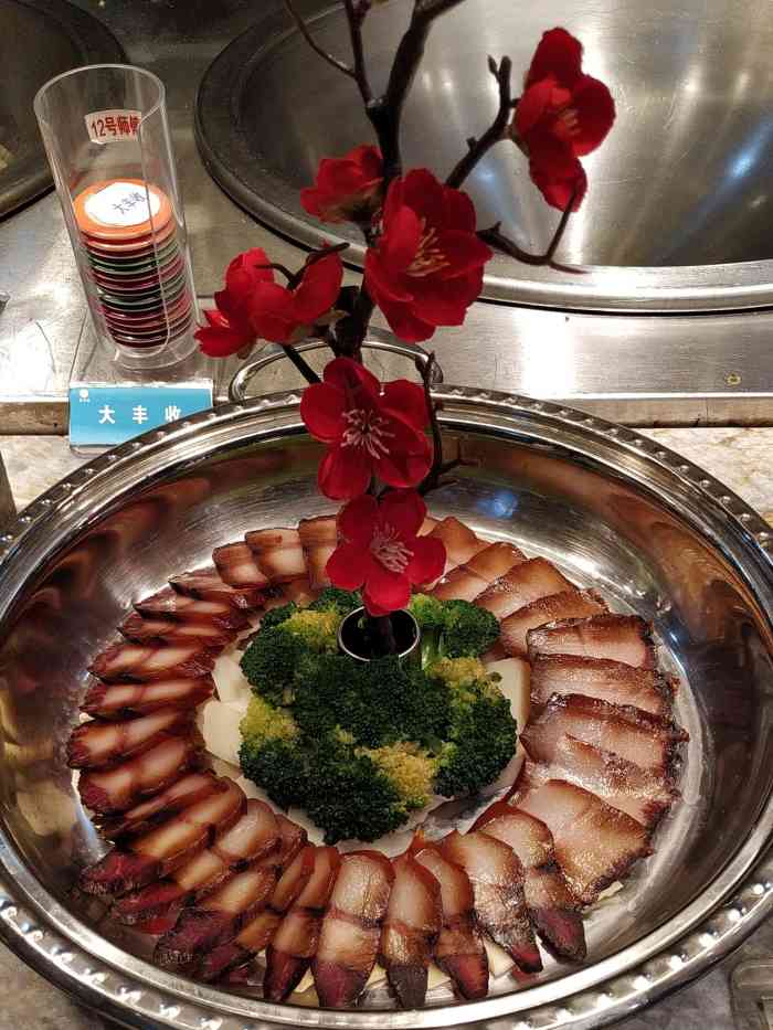 华膳楼(希尔顿店)-"跟朋友一起来吃饭,价格不算太贵,装修豪华.