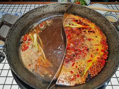 鸳鸯锅-董眼镜火锅(洪崖洞总店)