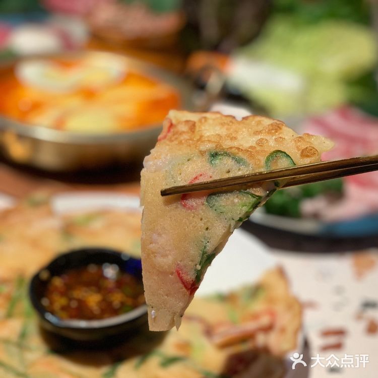 环境： 来自韩国首尔的烤肉果然不一样，装修的是夜店风