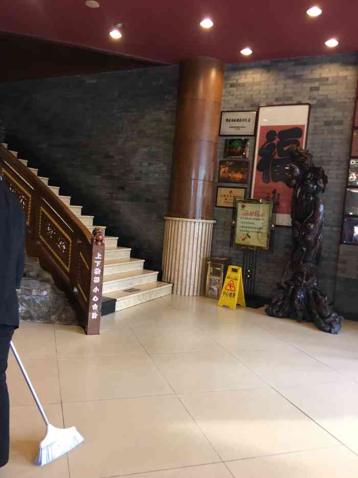 宝轩渔府·宴会厅(红桥店)-"卫生环境较差,吃饭时会有小飞虫,不是很满