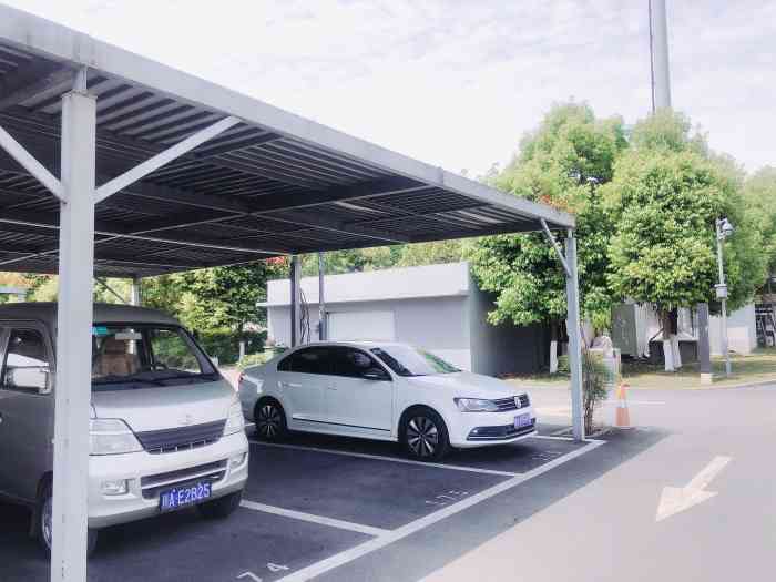 维也纳酒店-停车场