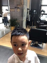 -FRIDAY星期五专业美发沙龙