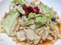 -阿瓦山寨·湘菜现炒·剁椒鱼头王(咸阳总店)