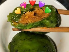 艾叶咸蛋黄肉松青团-王家沙点心店(南京西路总店)