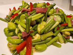 蒜苗腊肉炒青豆瓣-怡得饭庄·宋大妈昆明菜·始于1996(滇池海埂大坝店)
