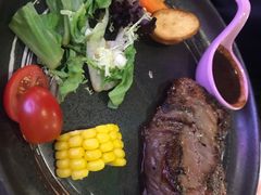 -樱花里音乐餐吧·牛扒椰子鸡(东圃店)