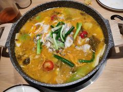 -山城外·非遗酸菜鱼(新都汇融店)