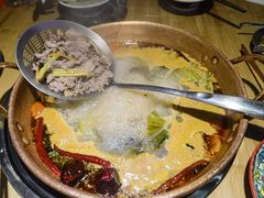 -洱火云南酸菜牛肉火锅(石景山当代商城店)