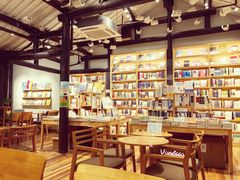 -猫的天空之城概念书店(杭州南宋御街店)