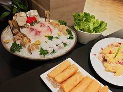 -鲜入唯煮·港式海鲜牛肉火锅(金宝街店)
