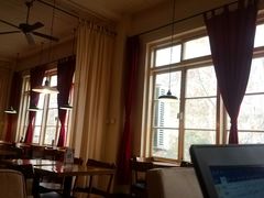 靠窗位-雕刻时光咖啡馆(交大店)