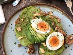 牛油果煮蛋吐司-RAC BAR(安福路店)