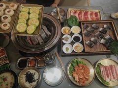 -围炉肉舍•炭烤活鳗•丹东海鲜烤肉(步行街店)