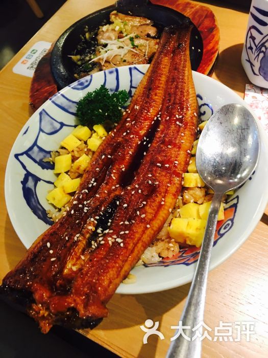 火炙整条星鳗手握寿司