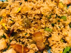 酸菜脆皮烧肉炒饭-港丽餐厅(高德置地店)