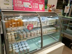 面包甜点陈列柜-绿姿鲜奶烘焙(新城花园店)