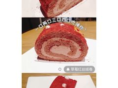 草莓红丝绒卷-星巴克(天津佛罗伦萨小镇店)