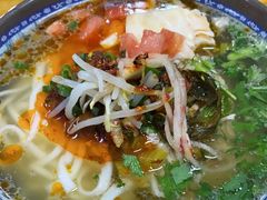 -巍山𤆵肉饵丝