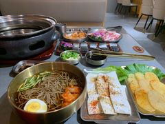 -围炉肉舍•炭烤活鳗•丹东海鲜烤肉(步行街店)