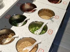自助调料区-青一色鲜椒火锅