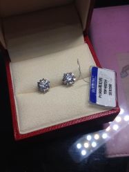 -威德钻石-克拉钻大本营(南京东路店)