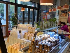 面包甜点陈列柜-Dough&Joe团憩(瑞虹天地月亮湾店)