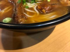 雞腳豬軟骨麵-新记美食(关闸店)