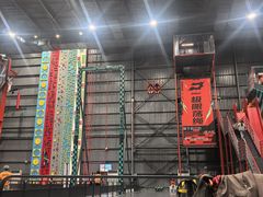 -极限PLAY运动娱乐新世界·团建派对表演休闲馆·室内高空游乐园