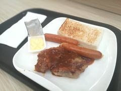 香煎鸡扒拼肠仔多士-太兴烧味餐厅(香港机场店)