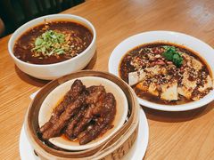 -诚铭记·虾仁汤包·成都小吃(融创店)