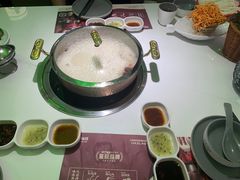 -洪氏嗨捞·广东猪肚鸡·椰子鸡火锅(西咸万象城店)