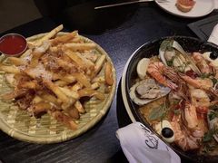 西班牙辣肉酱芝士薯条-C&R西班牙餐厅