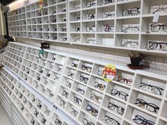 -诺柯视眼镜-蔡司依视路官方工厂店(淞南一店)