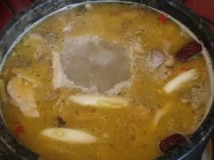 -鲁朗纳麦石锅鸡庄园