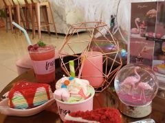 彩虹蛋糕-Frose yogurt cafe