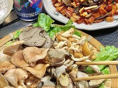 -阿山卓·野生菌火锅·纳西火塘烤肉